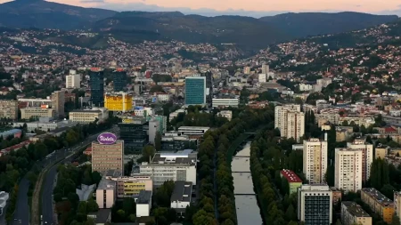 Novi udar iz Sarajevaq na Srbe: Još jedna besmislena i bezakona tužba 