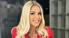 Kristina Iglendža slavi rođendan! Svi slute koliko ima godina, a zbog poklona u rukama jedva stoji (foto)