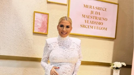 Sitno broji do porođaja: Voditeljka objavila fotku sa stomakom do zuba!