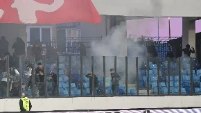 Pojavio se snimak haosa ispred stadiona u Loznici: Pogledajte sukob "delija" i policije" (VIDEO)
