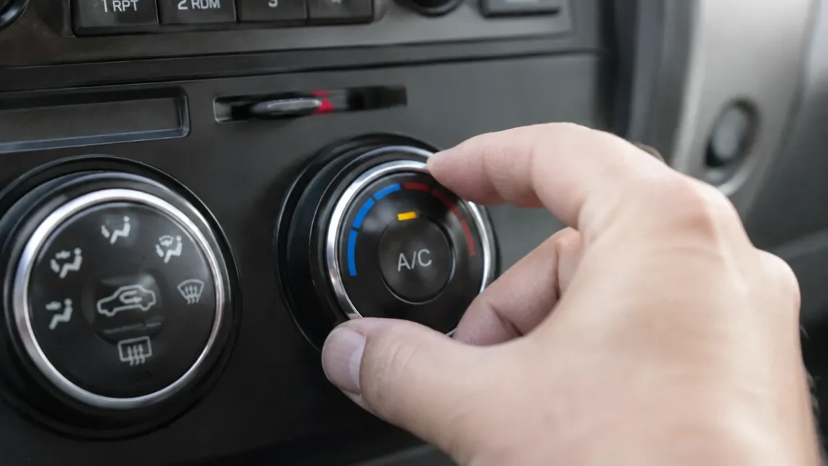 Ako ugasite auto dok klima još radi, pravite ogromnu grešku: Posle toga kabina počinje da smrdi kao podrum