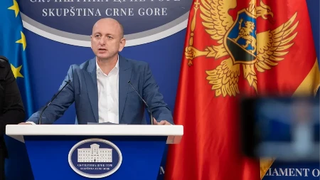 Nije dovoljno da samo na svadbama dižemo tri prsta i pevamo o Kosovu i Metohiji: Knežević najavio pritisak na Vladu