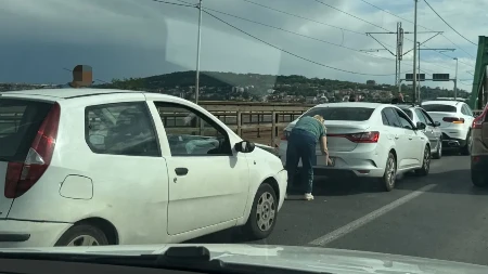 Lančani sudar na Pančevačkom mostu: Naređali se automobili, prve fotografije (FOTO)