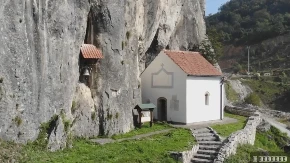 Vandali oskrnavili crkvu kod Hadži Prodanove pećine! Presekli kablove da prikriju tragove
