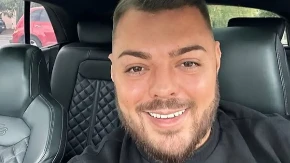 Žena Slobe Vasića besni ispred VMA, samo jedno ponavlja nakon što je pevač završio u bolnici 