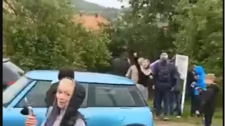 „To nije politika, to je nasilje!“ Objavljen snimak blokadera dok napadaju građane suzavcem! 