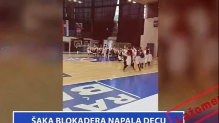 Sramota u Hali sportova: Blokaderi vikali na decu i pravili haos!