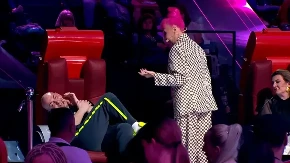 Zorica se unela Desingerici u facu! Skandal u Pinkovim zvezdama: "Krmačo, ti meni da kažeš?!"