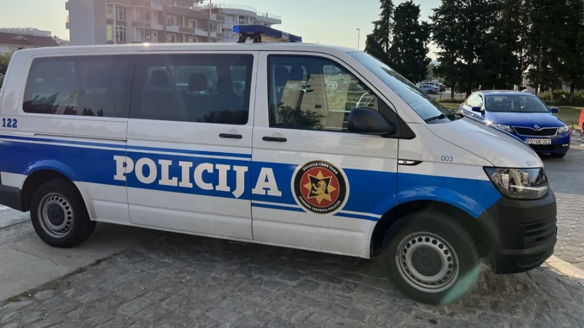 Putnik iz taksija poginuo u jezivom sudaru: Dva vozača povređena u Podgorici