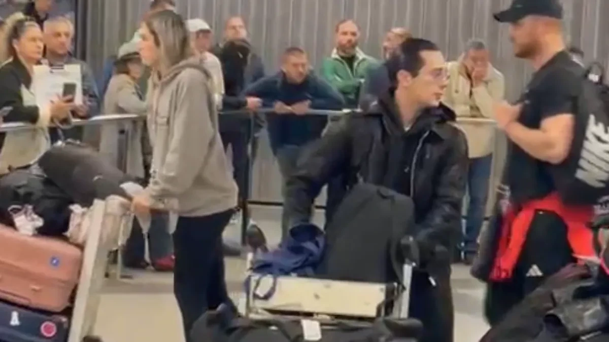 Grupa Lavina sletela na beogradski aerodrom! Prvo pokušali da pobegnu od medija, a onda usledio šok!