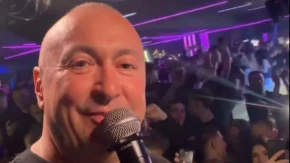 Pojavio se Đanijev snimak, kad ga je gost ugrizao za stomak: Pevač morao da primi tetanus!