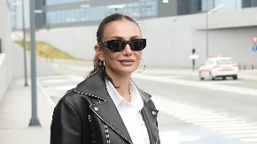 Preko lica crne naočare i bez šminke: Emina Jahović uhvaćena u šok izdanju, misleći da je niko ne snima (FOTO)