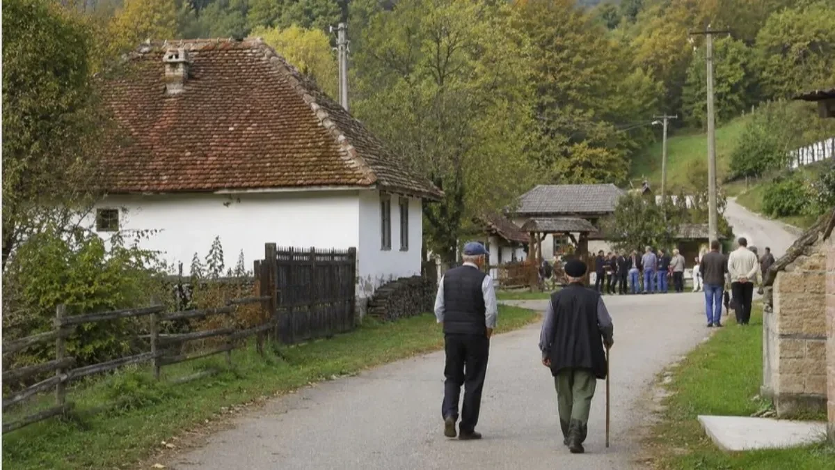 Da li je greh prati kosu utorkom i bacati đubre uveče? Stara srpska verovanja koja se i danas poštuju