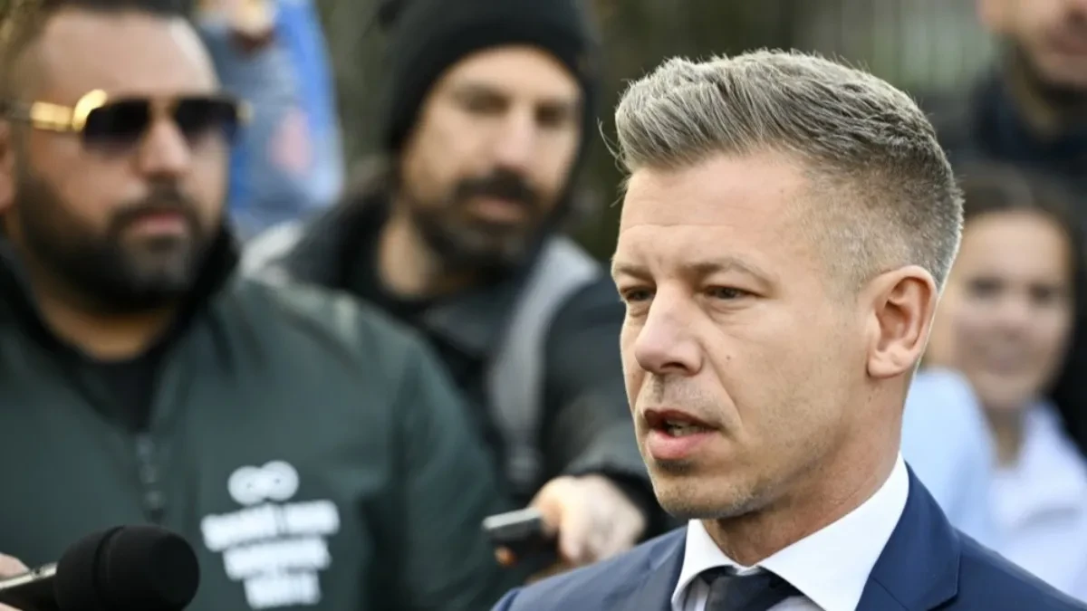 "Napravio si luksuzni apartman, pozlaćeni plafon, sve od para naroda" Mađar besan na funkcionera, objavio slike: "Daj ostavku što pre!"