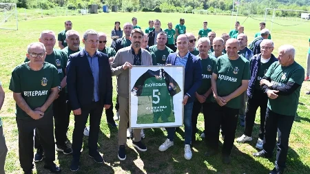 Od Pustog Šilova do večnosti: Medveđa odala počast Blagoju Paunoviću, selektor Srbije jedva pronašao reči