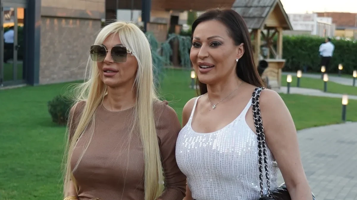 Na fotografijama se vidi koliko je Ceca starija od Lidije! Nikada nećete pogoditi razliku u godinama dve sestre