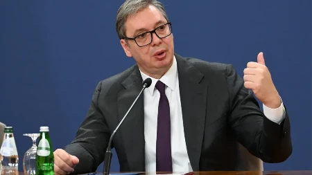 "Politikom ćemo se baviti programima, ne suzavcem i noževima" Vučić pozvao aktiviste SNS da se sklone sa Slavije