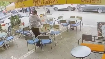 Jeziv sudar devojke na trotinetu i skutera: Objavljen uznemirujući snimak iz Novog Pazara, evo šta se dogodilo (VIDEO)