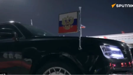Putin stigao u Peking, svet gledao samo jednu stvar na njegovoj „ruskoj zveri“ (VIDEO)