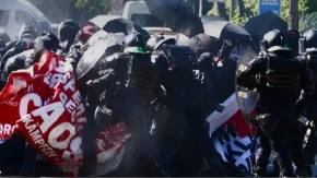 Krvavi Prvi maj u Evropi: Policija na demonstrante mecima, suzavacem, topovima i bombama