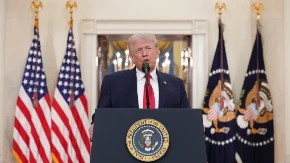 Šta je ovo?! Tramp sat vremena ponavlja samo jednu reč (VIDEO)