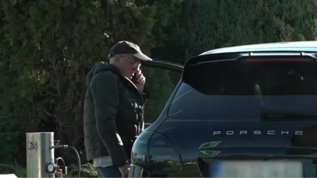 "Mrtvu ženu je 2 dana držao u hladnjači" Priča našeg pevača ledi krv u žilama, komšija ga raskrinkao!