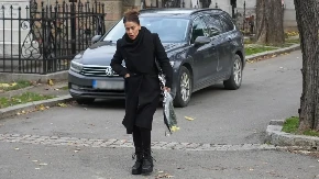 Oduzeta imovina našoj pevačici: "Živim u stanu od 39 kvadrata, sve je prebacio na svoje ime"
