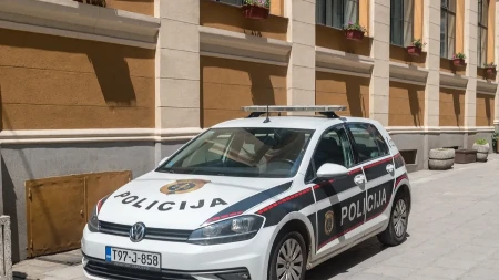 Kratežom opalio u garaži kod Dervente: Dve osobe pogodio u noge