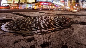 Ovo je žena koja je upala u šaht i poginula: Izašla iz kola, napravila par koraka pa usledio horor (FOTO)