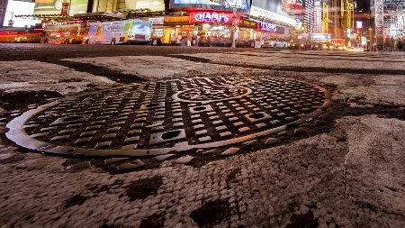 Ovo je žena koja je upala u šaht i poginula: Izašla iz kola, napravila par koraka pa usledio horor (FOTO)