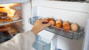 Većina ljudi drži jaja pogrešno u frižideru: Ovaj trik drastično smanjuje rizik od kvarenja