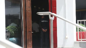 Prve slike s lica mesta gde je upucan vlasnik restorana: Muškarac ranjen sa tri metka (FOTO/VIDEO)