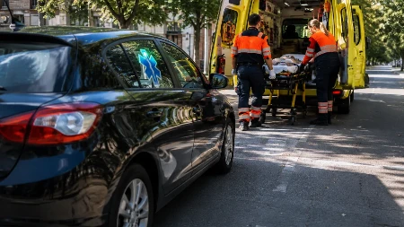 Naslov: Otac krenuo da ćerku vozi u vrtić pa je zaboravio u pakleno vrelom autu: Devojčica (2) umrla u najgorim mukama