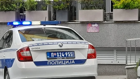 Krvavi obračun usred restorana na Novom Beogradu! Vračarci pucali u vlasnika, specijalac jurio napadača i oborio ga