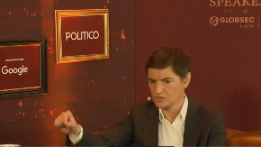Brnabić razvalila Politico usred Praga: „Suzavac ste gledali u Holandiji, ne u Srbiji!“