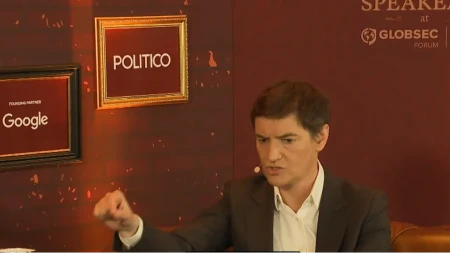 Brnabić razvalila Politico usred Praga: „Suzavac ste gledali u Holandiji, ne u Srbiji!“