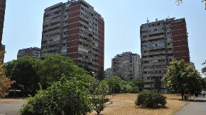 Bizaran slučaj koji Novi Beograd ne zaboravlja! Telo majke vozila u kolicima kroz kraj
