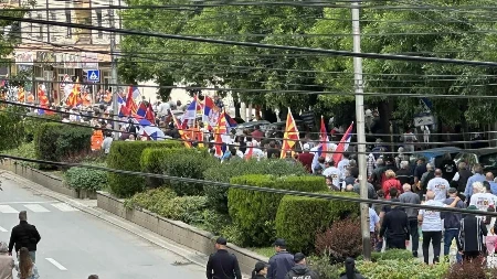 Podrška Vučiću i Srbiji: Hiljade ljudi na veličanstvenom skupu u Kumanovu