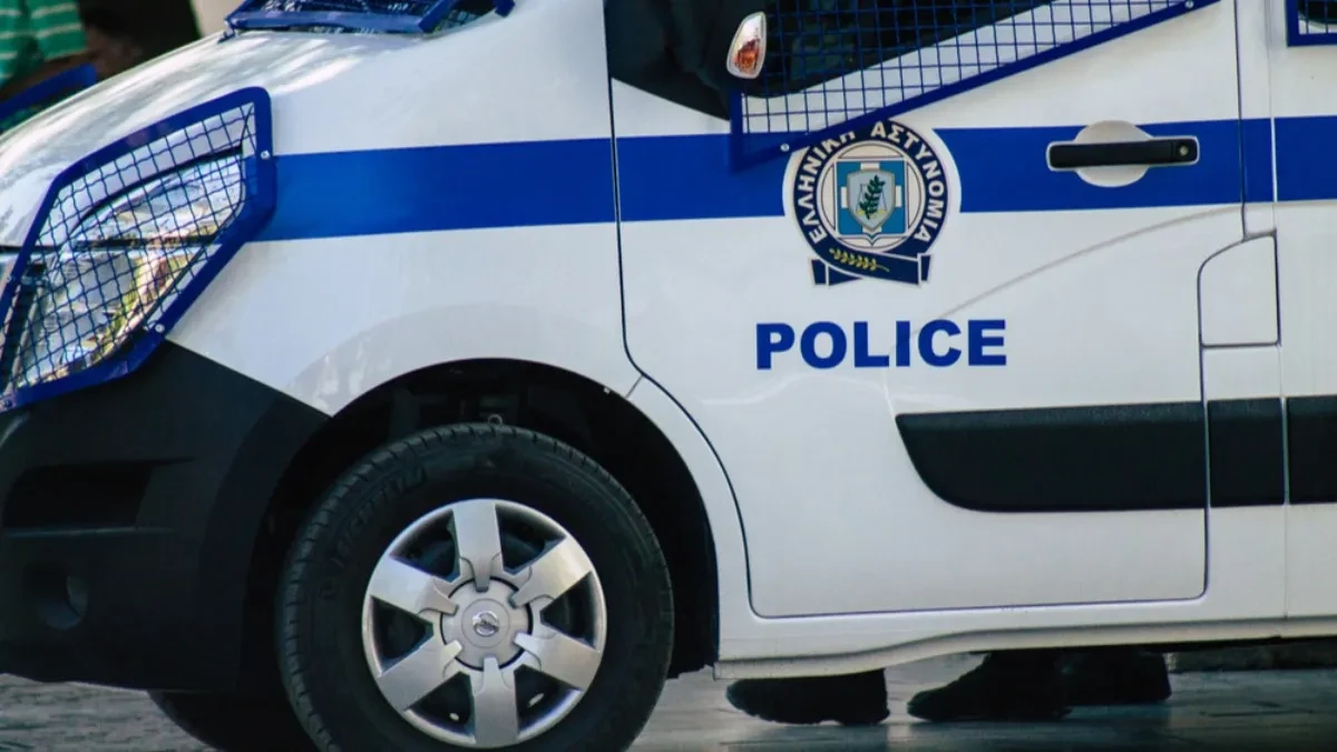 Upucan Albanac naoružan do zuba! Potegao oružje na policiju, u torbi imao bombe, pištolje i drogu
