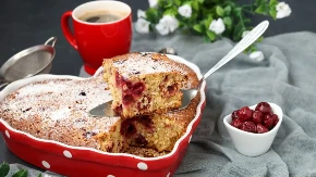Neodoljivi brzi kolač sa višnjama i jogurtom: Baš kakav su nekada pravile naše bake
