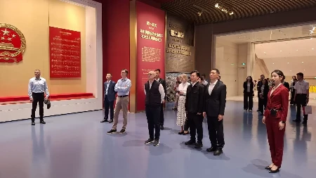 Delegacija Srpske napredne stranke posetila je Muzej Komunističke partije Kine u Pekingu (FOTO)
