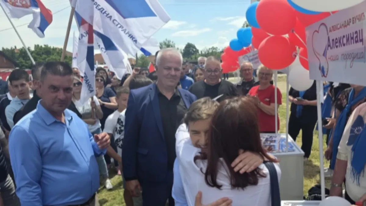 "Mnogo sam čula, mnogo naučila" Brnabić provela dan sa sugrađanima u Aleksincu