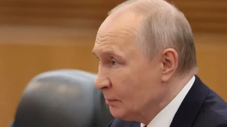 Njemu je Putin poklonio cveće: Dao mu je buket belih ruža, evo zašto