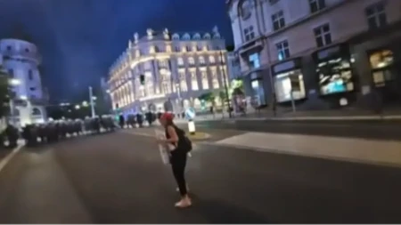 "Kevo, kevo" Blokader kuka na sav glas dok prima jezive udarce, negovi ga brutalno napali (VIDEO)
