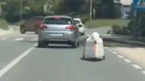 Region u neverici gleda snimak: Svi plaču od smeha zbog neobičnog vozila u Herceg Novom - ovako nešto još nije viđeno