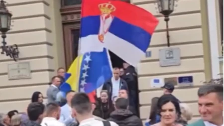 Srpsko-bosanska svadba oduševila region: Ore se trubači, vijore se zastave, Balkanci u transu slave ljubav
