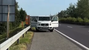 Pevač doživeo horor u autu od 250.000 evra! Nasred puta se desilo ovo!
