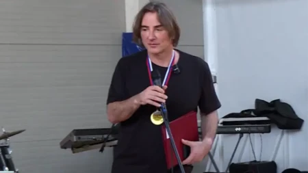 VELIKO PRIZNANJE ZA VIZIONARA I HUMANISTU! Željko Mitrović odlikovan ZLATNOM MEDALJOM, TV Pink nagrađena za doprinos selu: Pokrenuta istorijska UTAKMICA SOLIDARNOSTI!