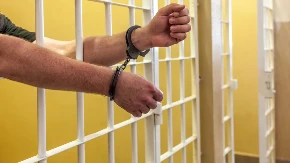 Nožem iskasapio tinejdžere usred noći pa dobio pet godina robije: Presuda za stravičan napad kod Leskovca!