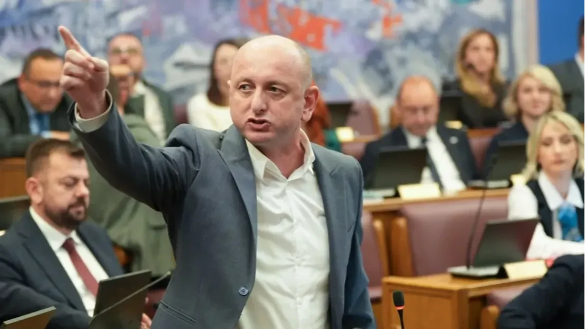 Knežević: Hajkom na medije štite privatnu državu